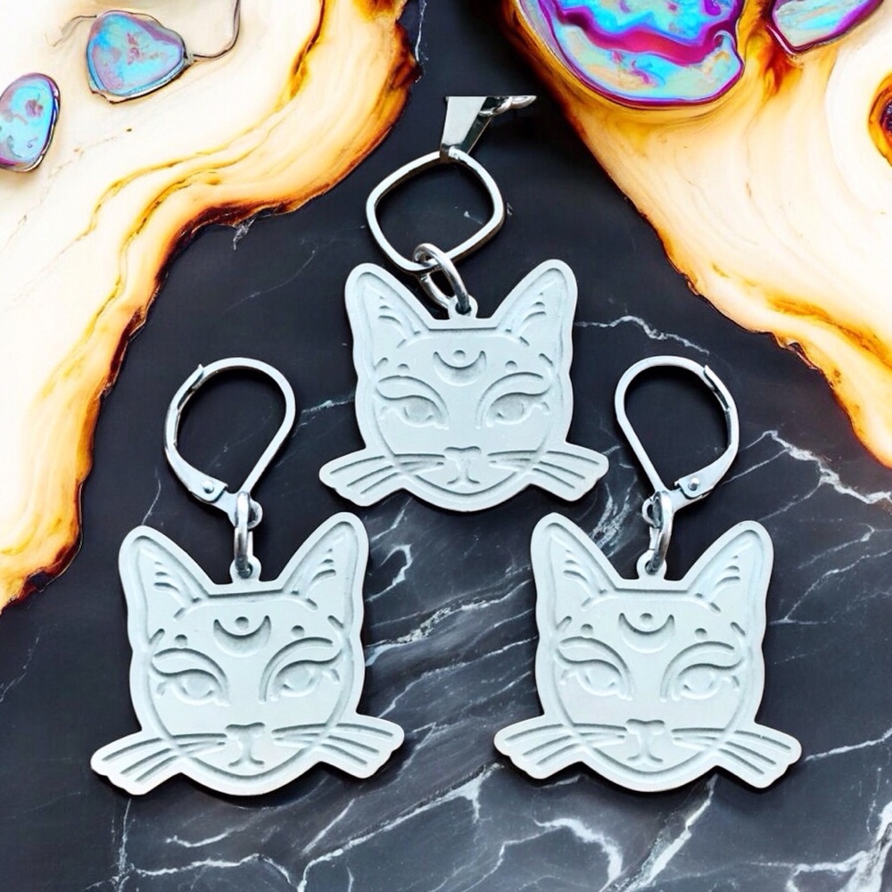 🆕 Cat Laser Etched Necklace and Earrings Set Stainless Steel